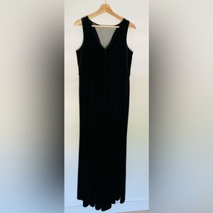 NightWay Long sleeveless black velvet gown.